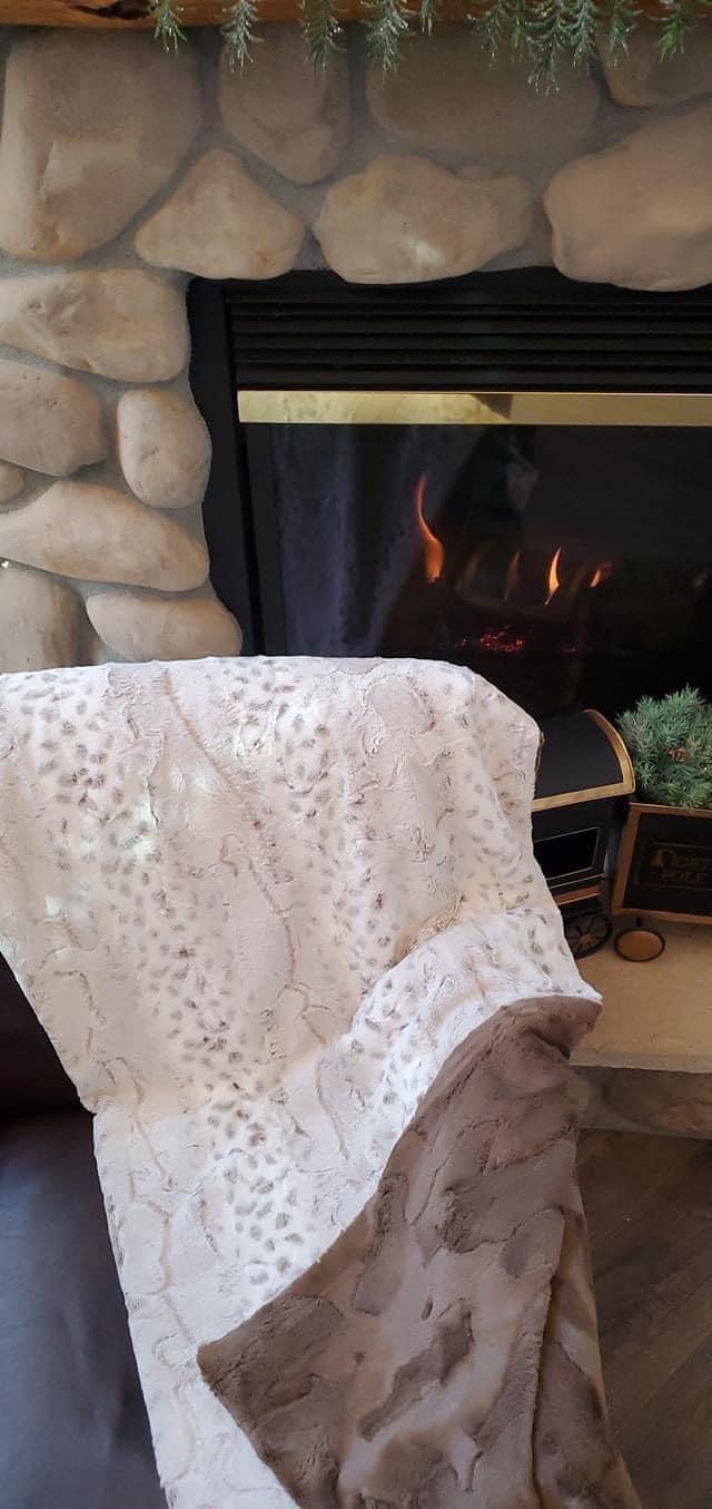 Frosted Lynx - Shake Rattle & Sew